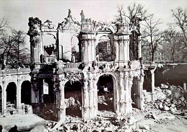 193-Цвингер после бомбежки